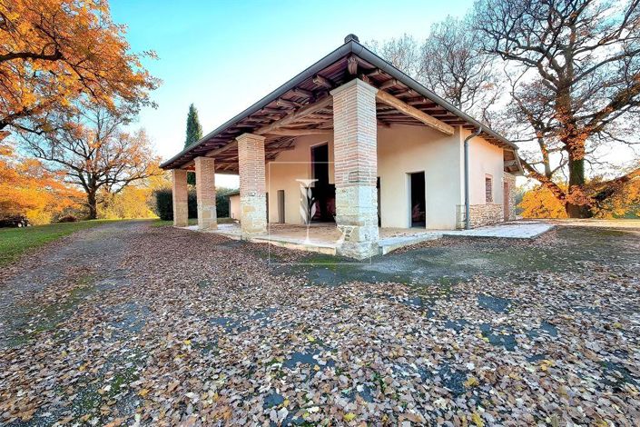 Image No.18-6 Bed Property for sale