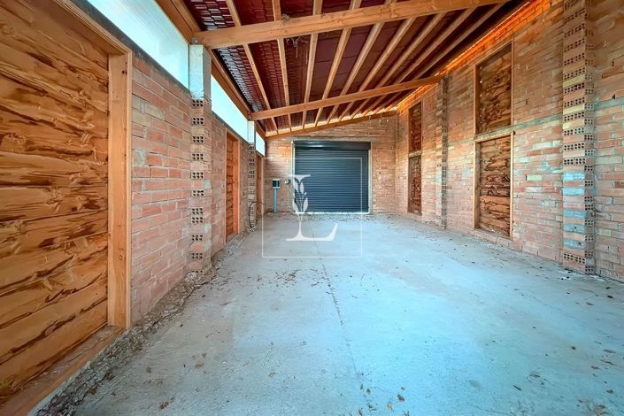 Image No.19-6 Bed Property for sale