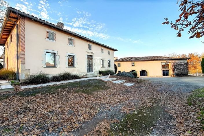 Image No.3-6 Bed Property for sale