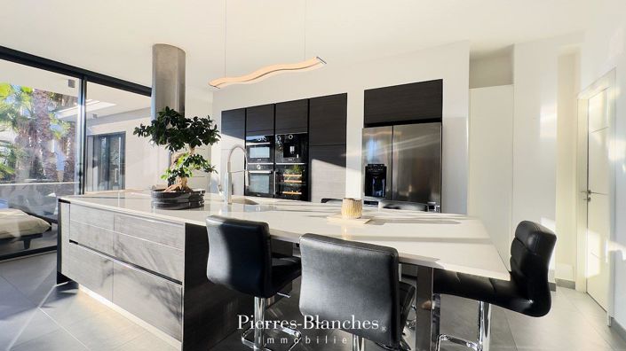 Image No.4-4 Bed House for sale