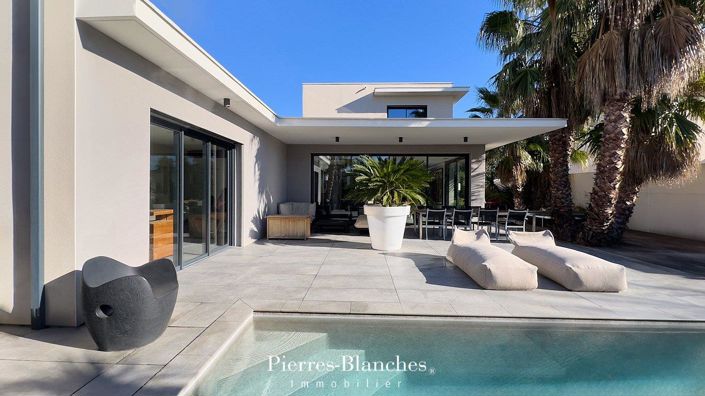 Image No.9-4 Bed House for sale