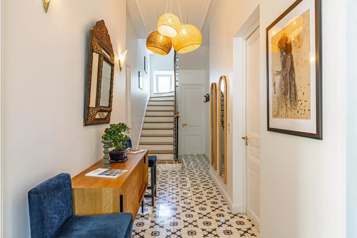 Image No.7-5 Bed House for sale