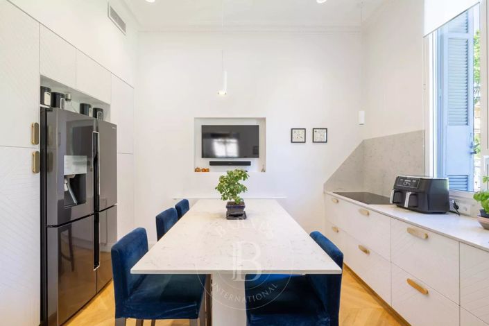 Image No.8-5 Bed House for sale