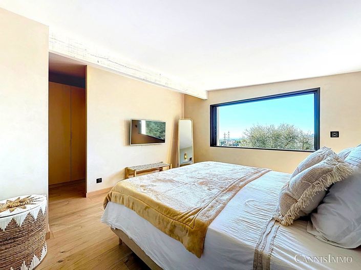 Image No.11-5 Bed House for sale