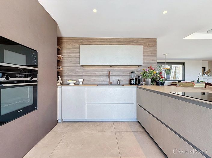 Image No.6-5 Bed House for sale