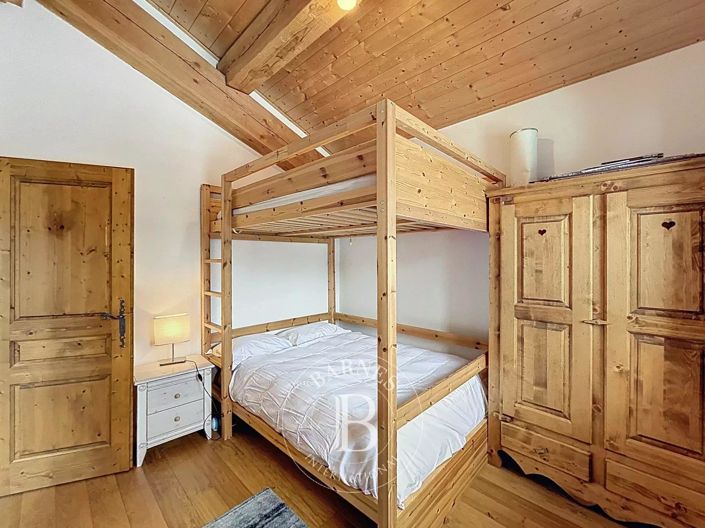 Image No.10-5 Bed Apartment for sale