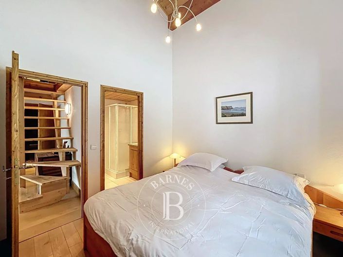 Image No.12-5 Bed Apartment for sale