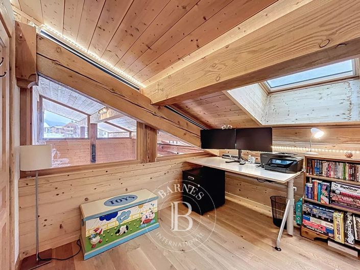 Image No.16-5 Bed Apartment for sale