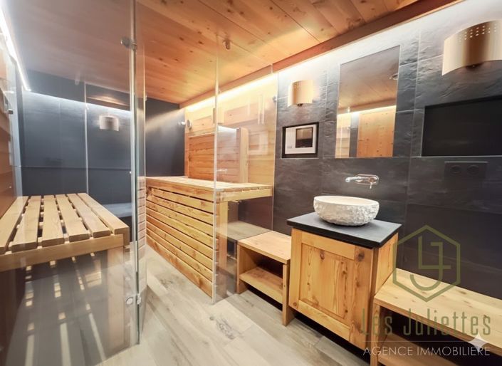 Image No.19-5 Bed Apartment for sale