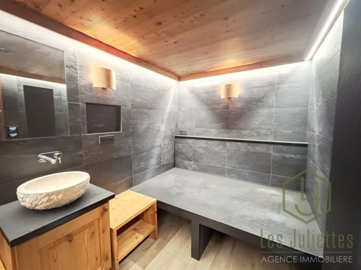 Image No.21-5 Bed Apartment for sale