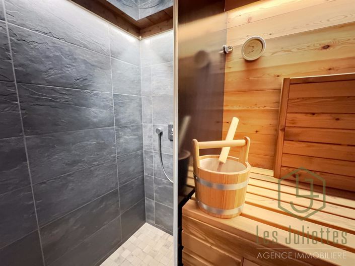 Image No.22-5 Bed Apartment for sale