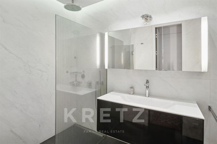 Image No.10-3 Bed Apartment for sale