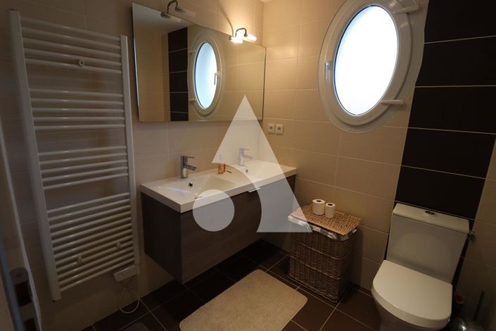 Image No.11-5 Bed House for sale