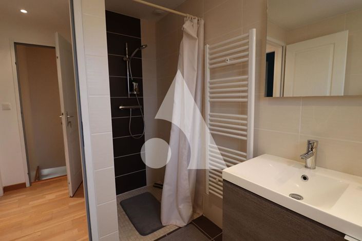 Image No.12-5 Bed House for sale