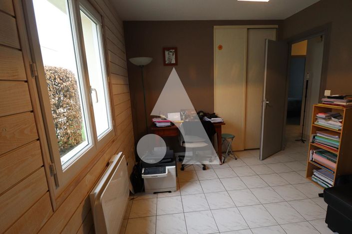 Image No.6-5 Bed House for sale