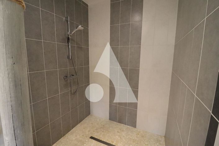 Image No.7-5 Bed House for sale