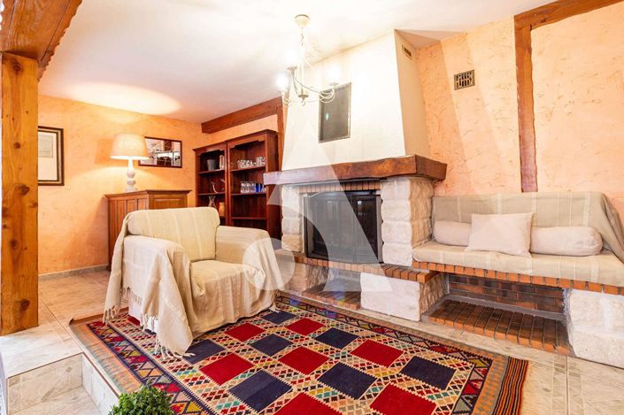 Image No.6-4 Bed House for sale