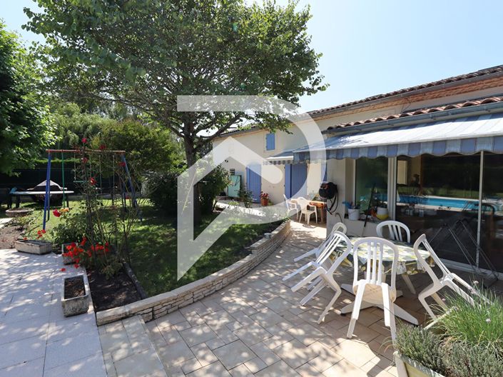 Image No.2-4 Bed House for sale