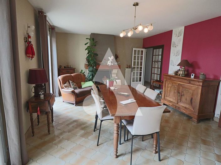 Image No.6-3 Bed House for sale