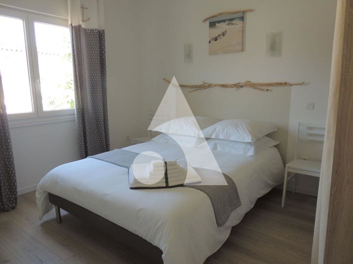 Image No.7-16 Bed Property for sale