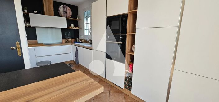 Image No.3-5 Bed House for sale