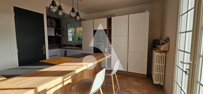 Image No.8-5 Bed House for sale