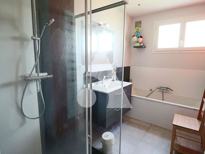 Image No.8-3 Bed House for sale