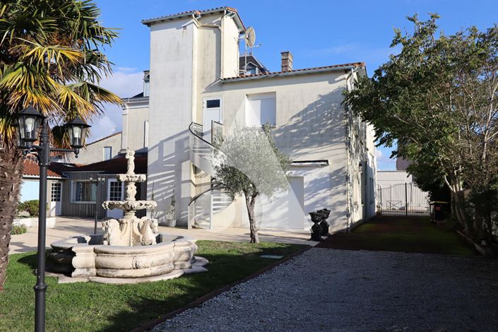 Image No.3-16 Bed Property for sale