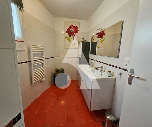 Image No.9-3 Bed House for sale