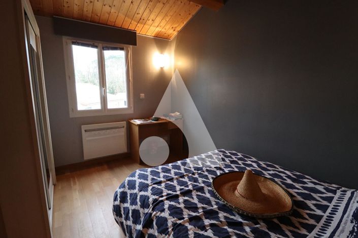 Image No.10-5 Bed House for sale