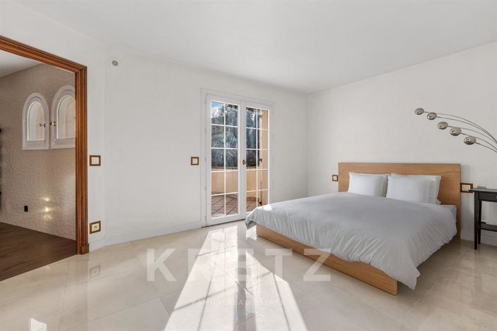 Image No.11-4 Bed Property for sale