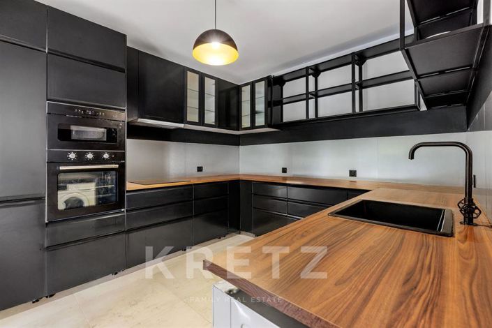 Image No.18-4 Bed Property for sale