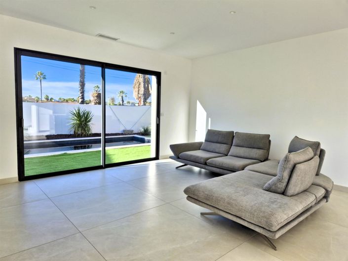 Image No.10-4 Bed House for sale