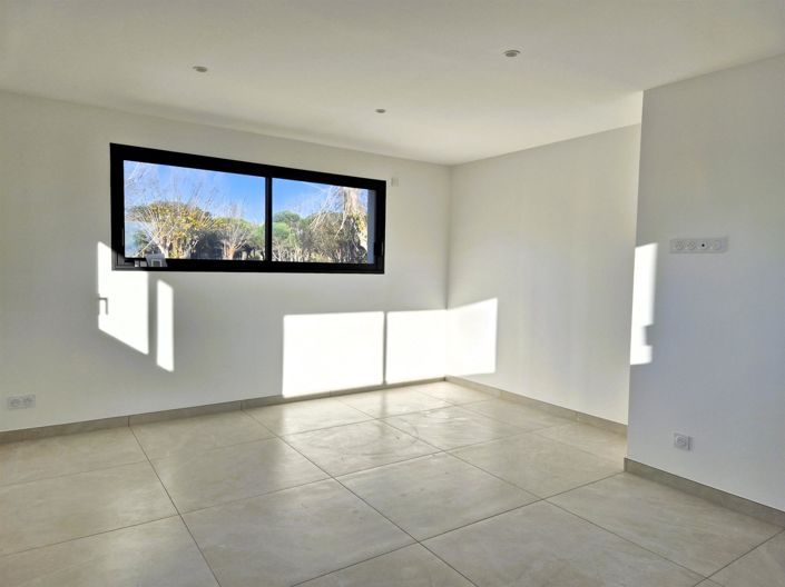 Image No.11-4 Bed House for sale