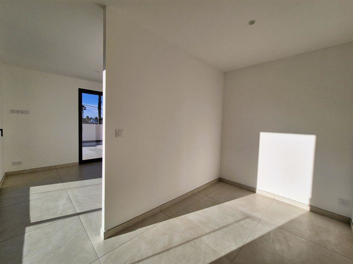 Image No.17-4 Bed House for sale