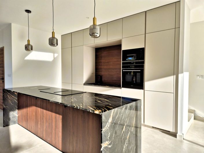 Image No.2-4 Bed House for sale