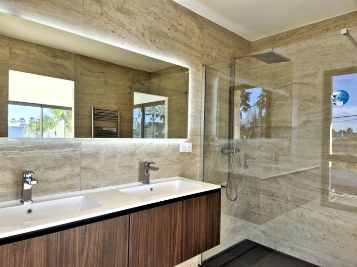 Image No.21-4 Bed House for sale