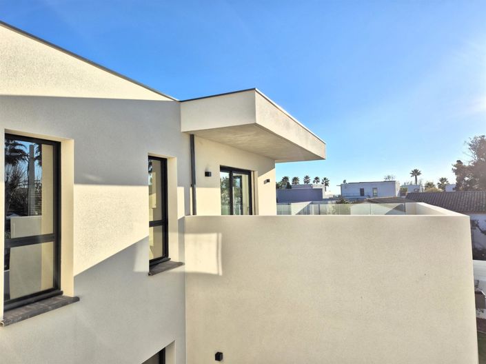 Image No.24-4 Bed House for sale