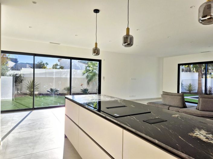 Image No.7-4 Bed House for sale