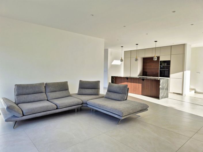 Image No.9-4 Bed House for sale