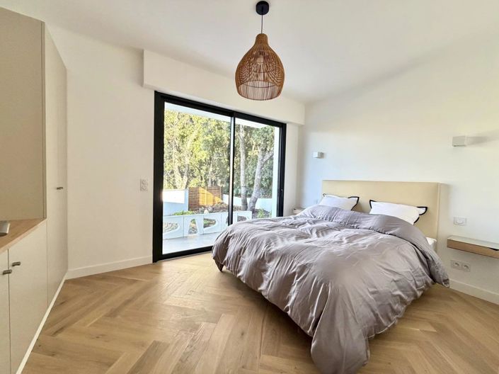 Image No.13-5 Bed House for sale