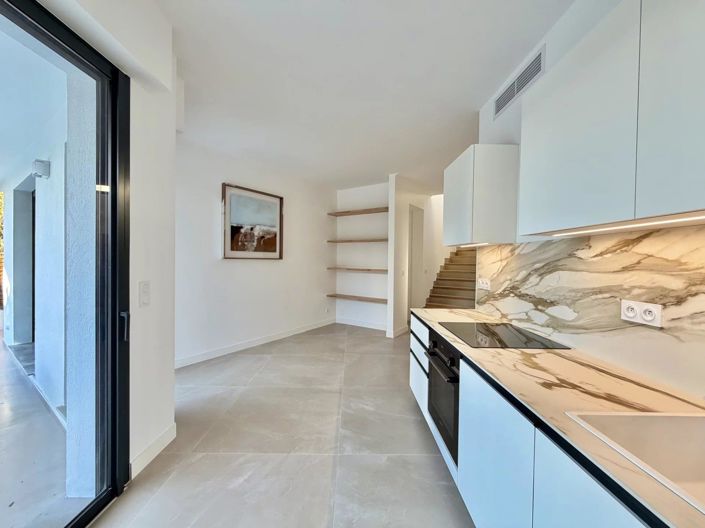 Image No.14-5 Bed House for sale