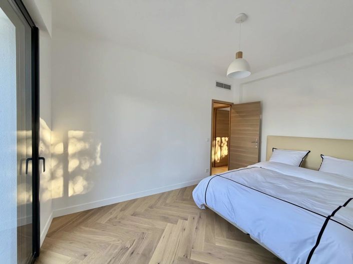 Image No.16-5 Bed House for sale