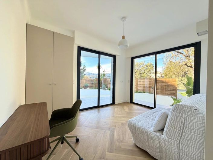 Image No.17-5 Bed House for sale