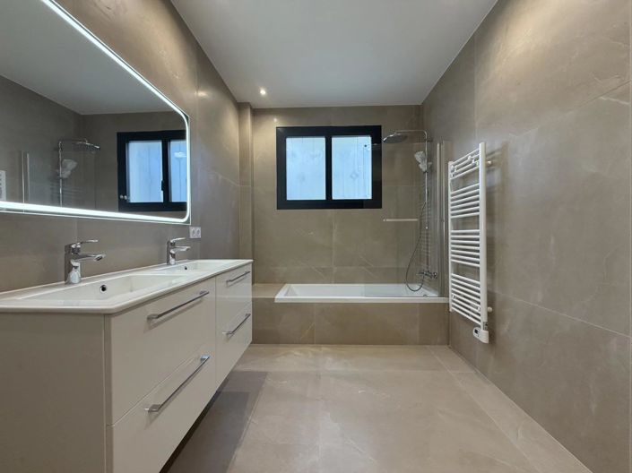 Image No.18-5 Bed House for sale