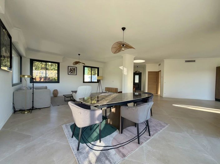 Image No.5-5 Bed House for sale