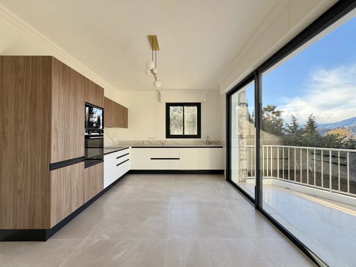 Image No.6-5 Bed House for sale