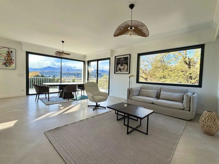 Image No.8-5 Bed House for sale