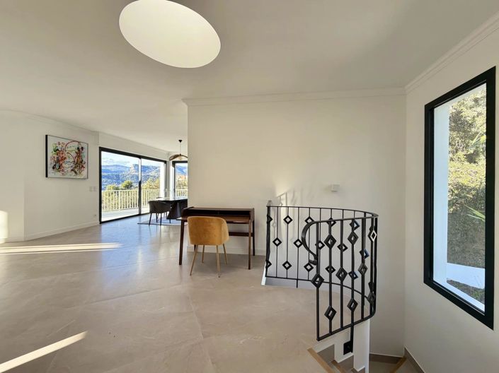 Image No.9-5 Bed House for sale