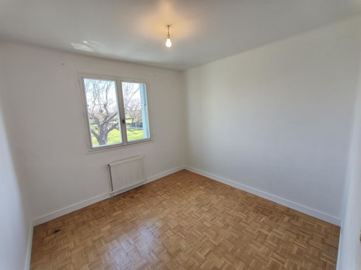 Image No.11-3 Bed House for sale